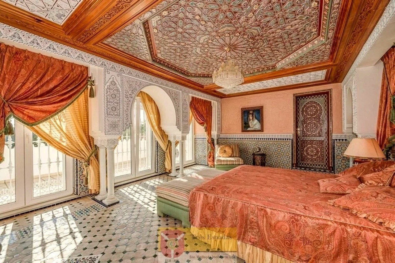 Extraordinary imposing villa — photo 5