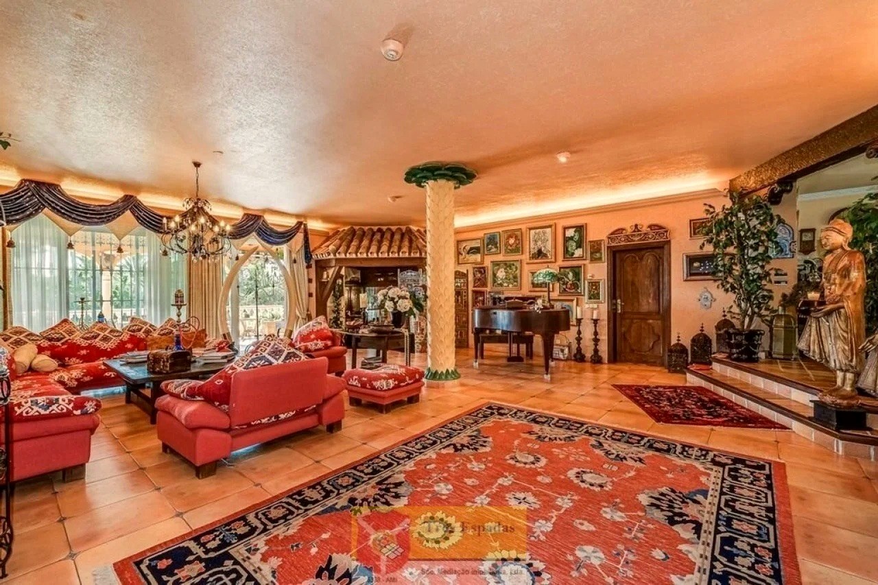 Extraordinary imposing villa — photo 7
