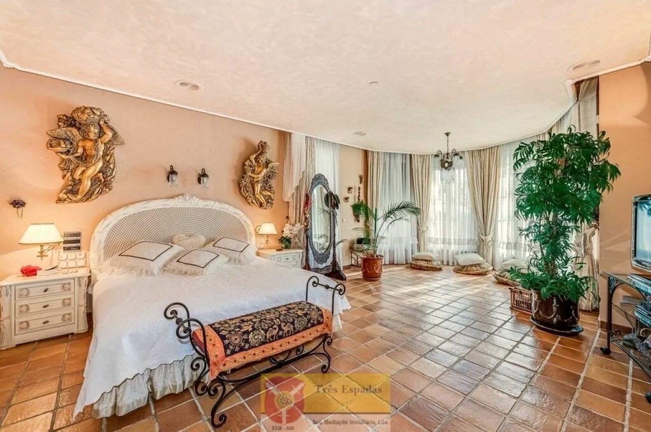Extraordinary imposing villa — photo 11