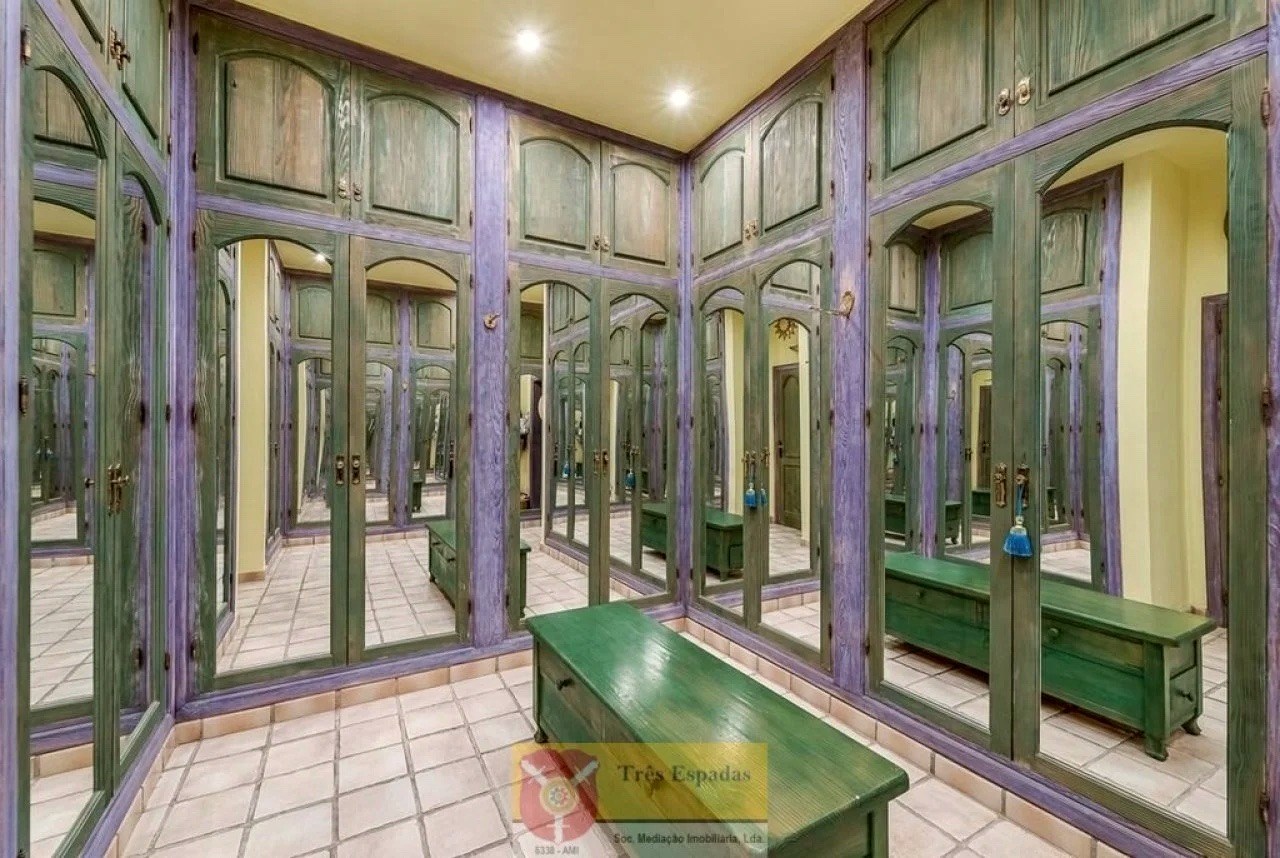 Extraordinary imposing villa — photo 12