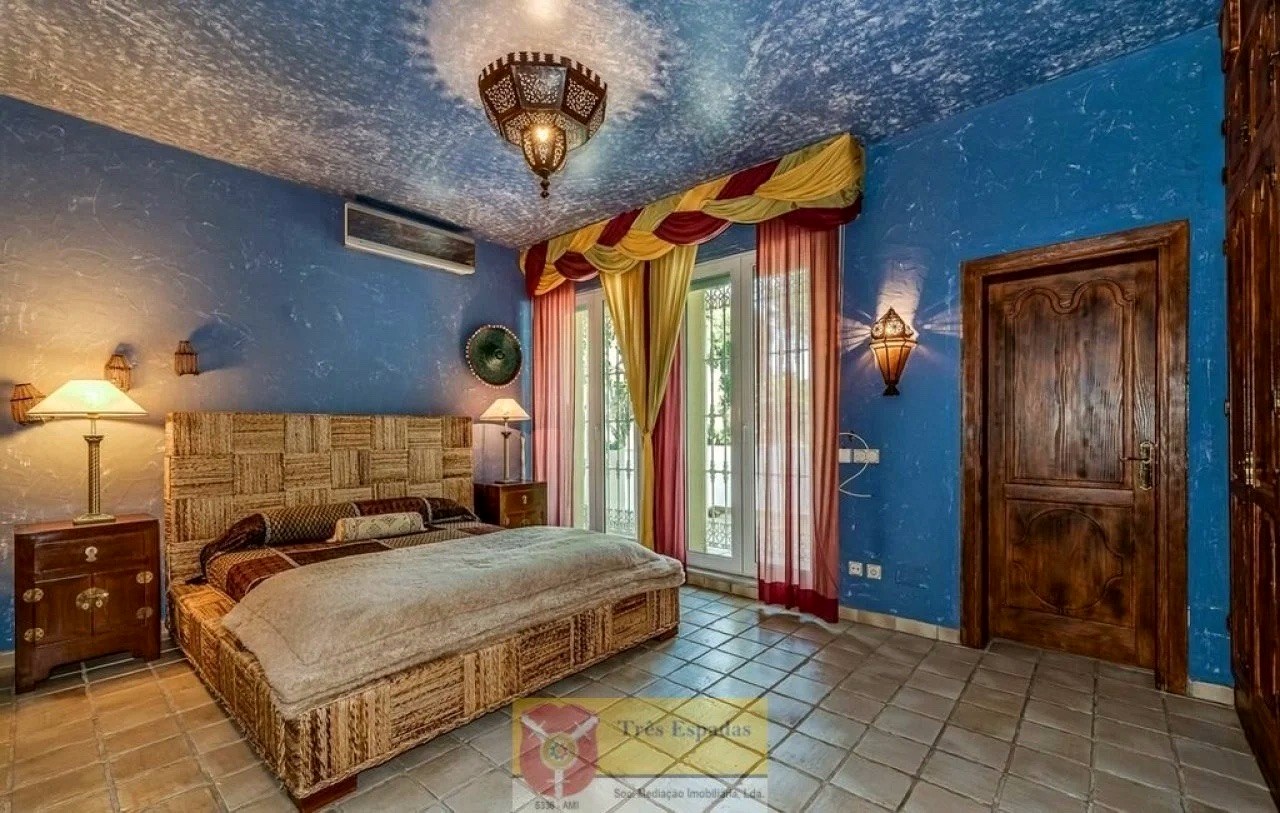 Extraordinary imposing villa — photo 14