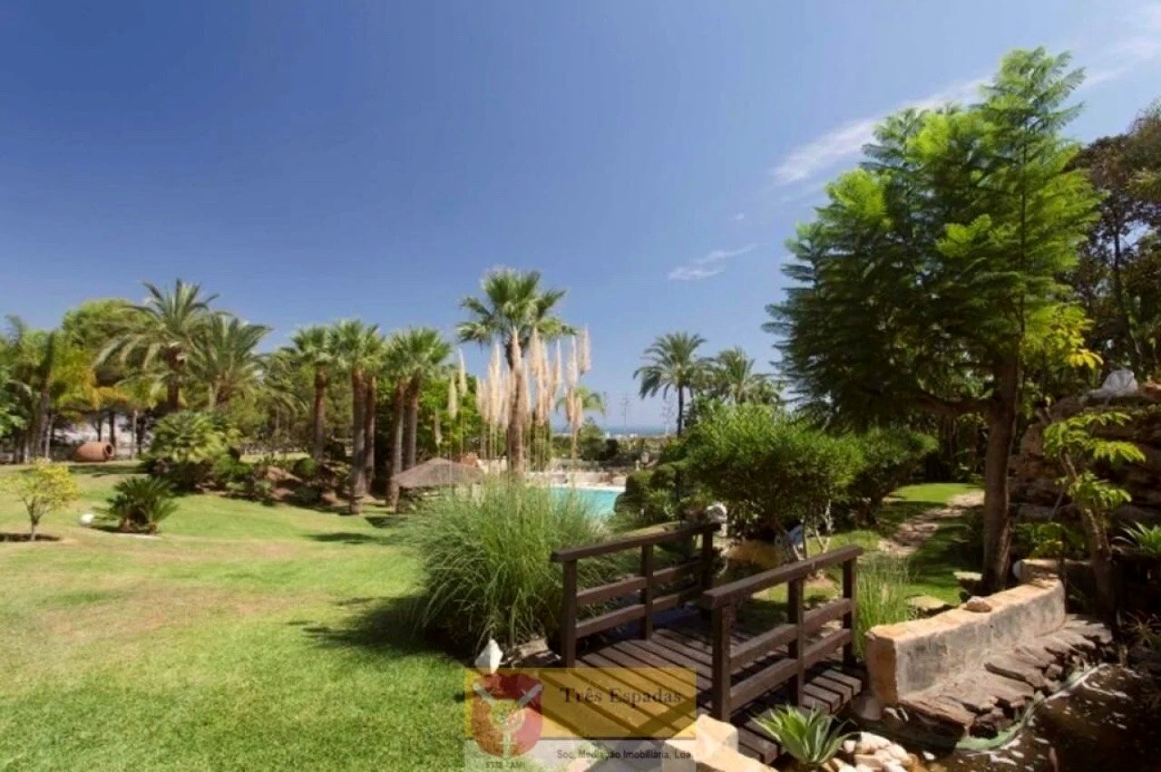 Extraordinary imposing villa — photo 22