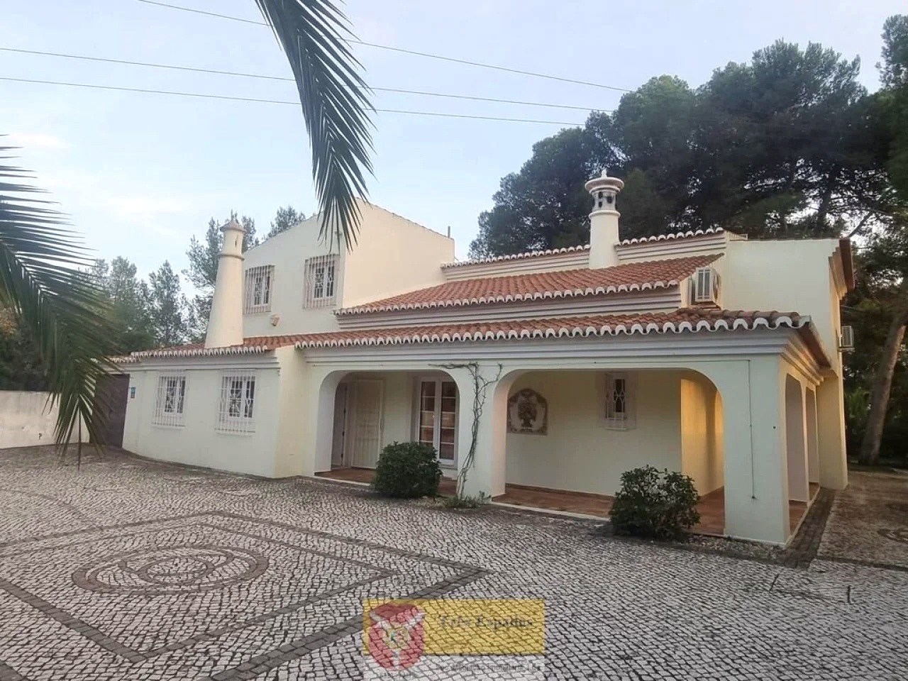 Exclusive country house with direct sea view — VL2000
